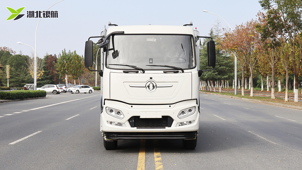 东风天锦纯电动洗扫车