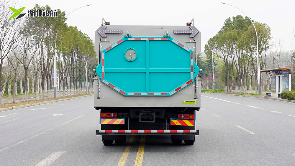 东风天锦负压吸尘车