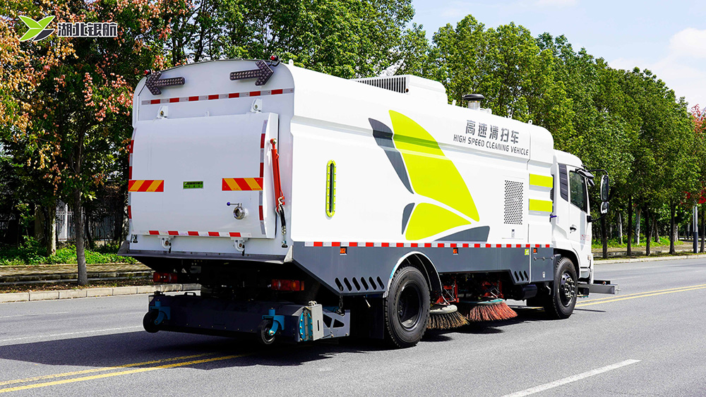 东风天锦高速清扫车