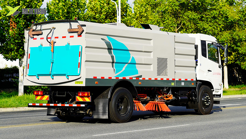 东风天锦扫路车